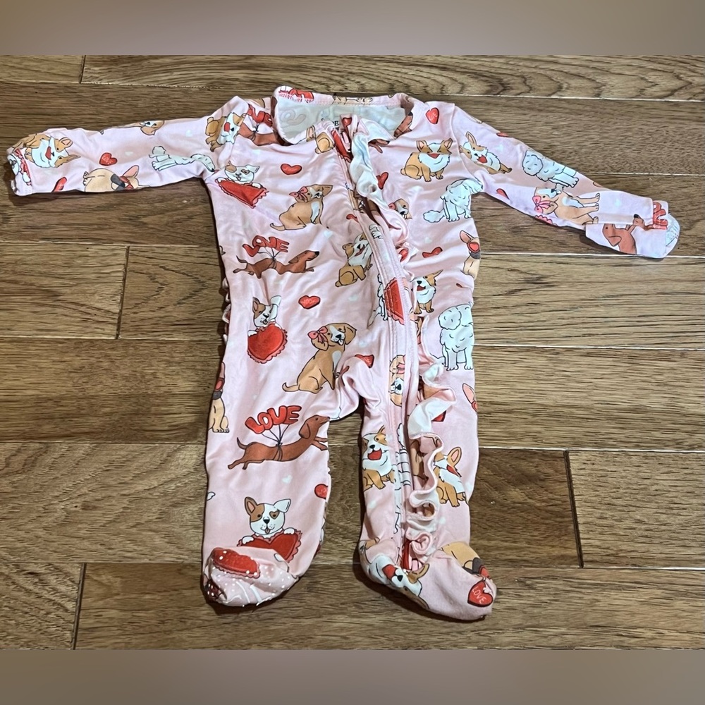 Caden Lane Bamboo Footed Zippy w/ fold over hands NB dogs Valentine’s Day
